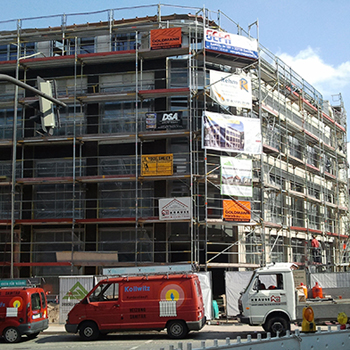 Gerüst für den Neubau eines Wohn- und Geschäftshaus in Detmold
